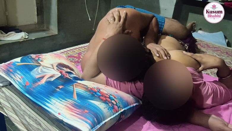Indian desi bhabhi video: Kusum, india, romance con novio en habitación caliente