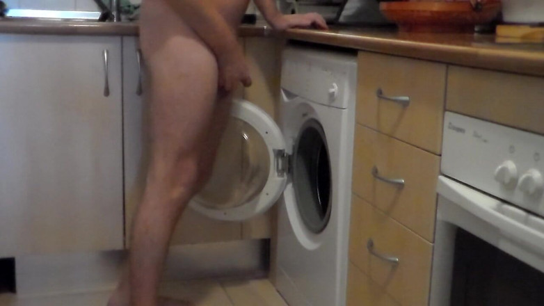 Sex hub male: John is peeing all into the washing machine