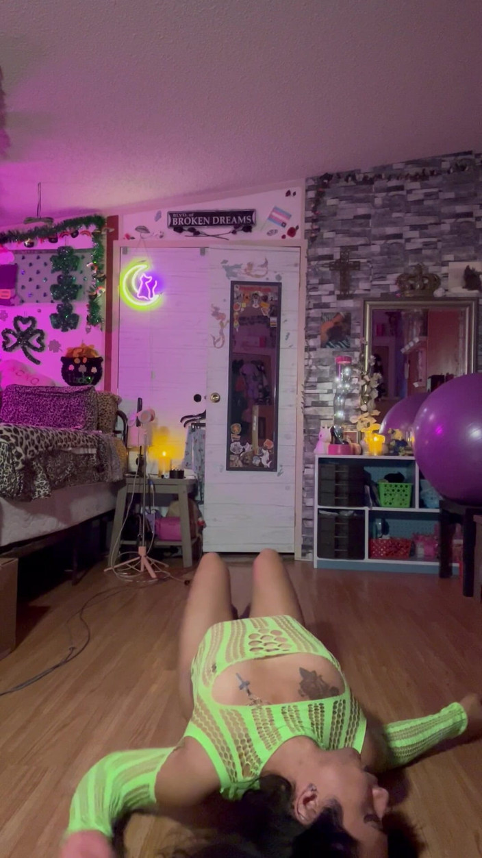 TSJade95: Bella quando piangi sensuale danza nuda