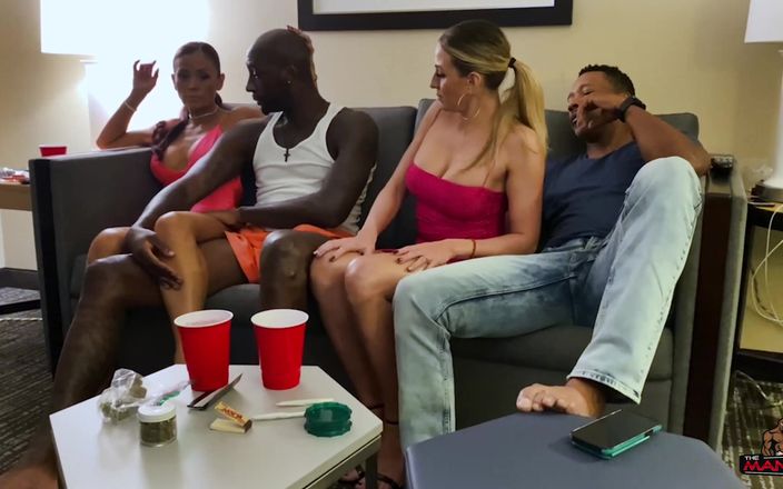 The Mandingo Club: Asiatiska och israeliska slampor blir svarta och creampied genom att...