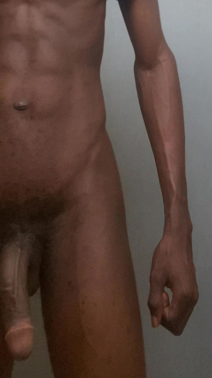 Slimniqqa: Красивий великий чорний член добре проводить час у громадському туалеті