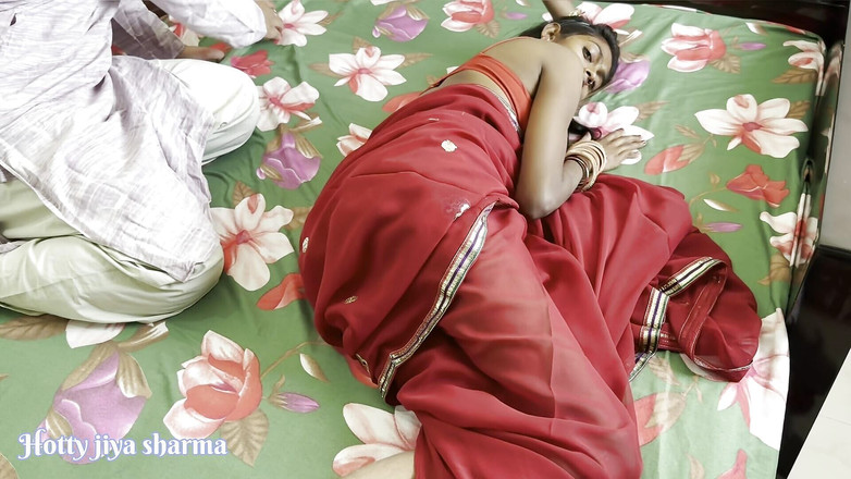 Desi Club House: देसी पत्नी देवर के साथ गंदा सेक्स साझा कर रही है!