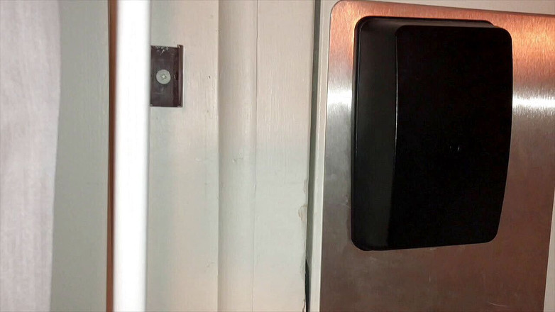 HUMLIATION AND SPANKING PORN: Upokorzenie w hotelu z rowerzystą w fetyszowych strojach