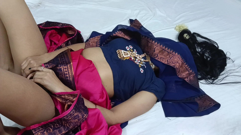 Vamika: Rajasthani-meisje verleidde haar buurvrouw, daarna werd ze hard geneukt