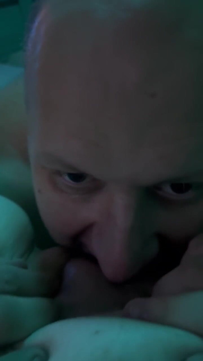 papiSwolio86: Трахаю немного, чтобы потом лизать её киску