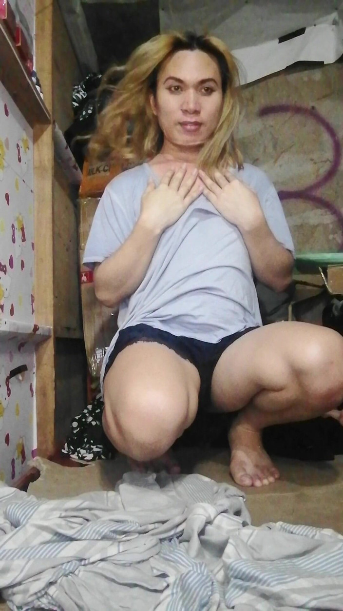 Reynaldo6: Regina este foarte frumoasă chiar și cu machiaj și foarte sexy pentru...