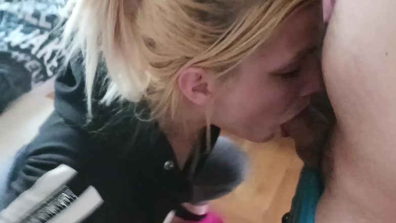 vuana: Kouření lízátka a šukání do krku