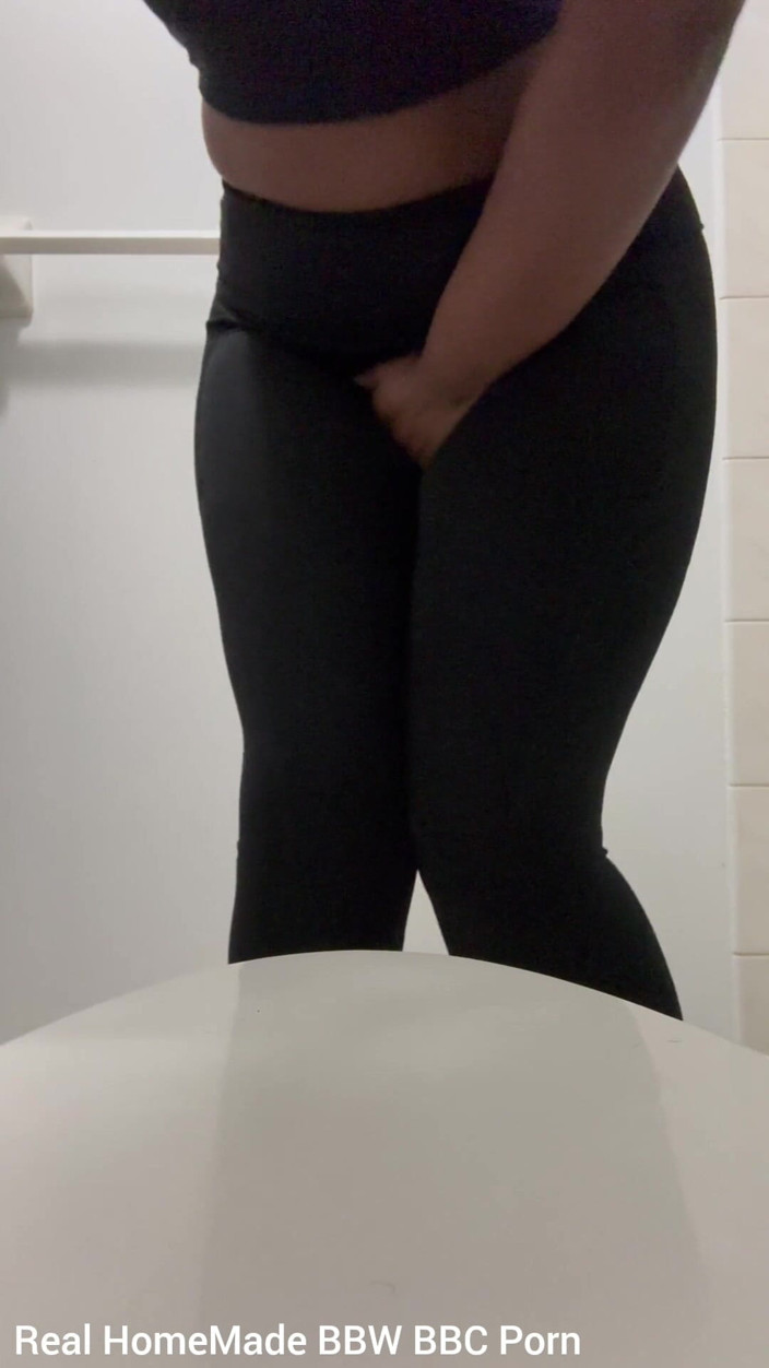 Super sexy ebony cuties: Melakukan Seperti yang saya disuruh memegang wee saya sepanjang hari...