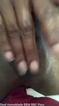 Aku lagi asik fingering memekku sampai klitorisku muncrat - close up