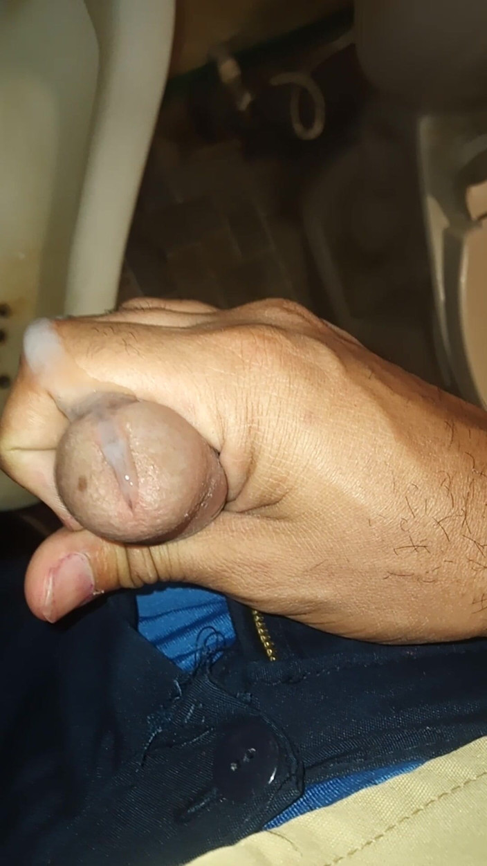 Cute boy jerks off: Pajero Boy Masturbates in Nicaragua Managua in Metrocentro in Bathrooms