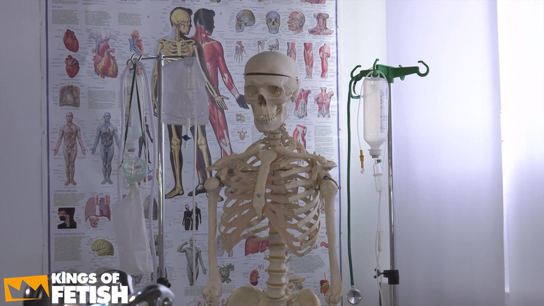 Fixed on Mature: Blonďatá pacientka dostane její kundičku ošukanou starým doktorem a kundičku...