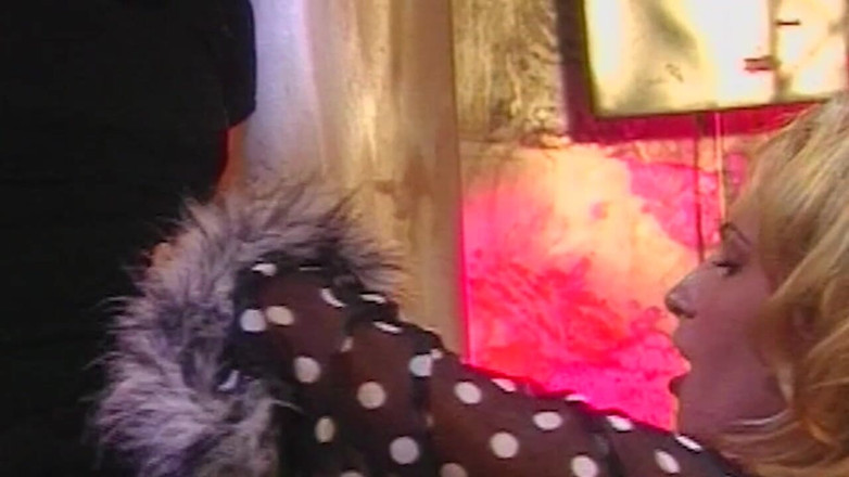 XXXEROTICONLY: Блондинку красуню облизують і жорстко трахають