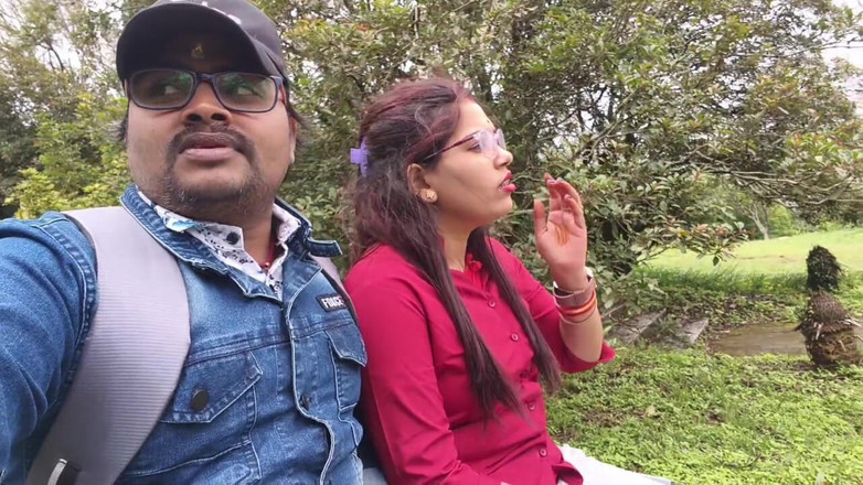 Sona bhabhi: Une desi indienne s’embrasse et presse de seins par son...