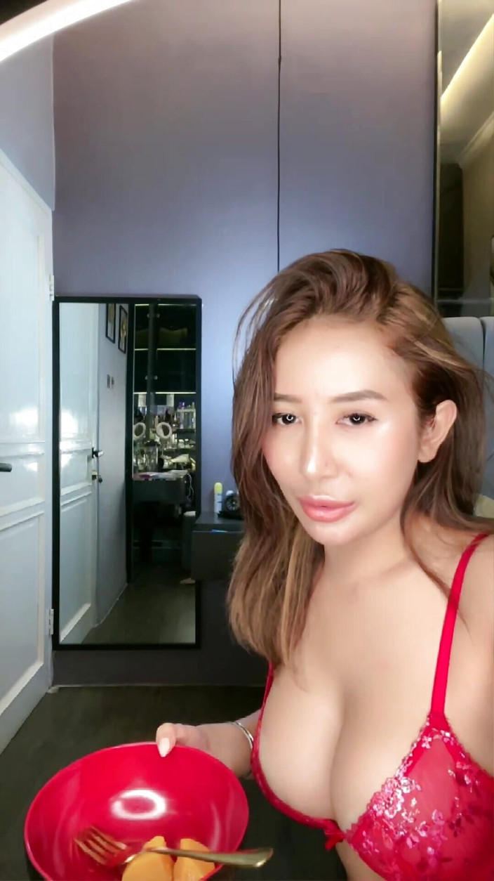 Indoseblay: このインドの女の子ふしだらな女は犯される準備ができています