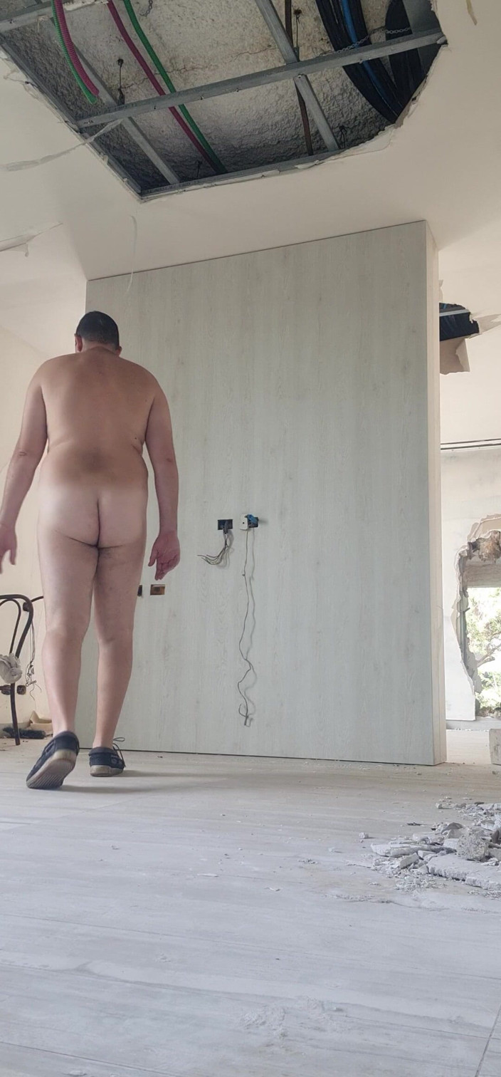 Mirko2589: Completamente desnuda en un edificio abandonado - parte 2