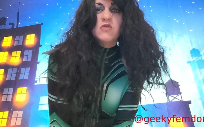 Geeky Femdom: Hela riesin rampage