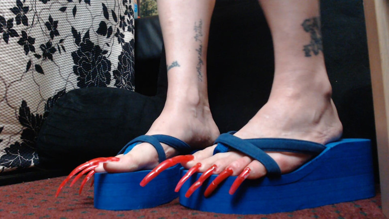 Abby Anna: Extrémní dlouhé červené nehty