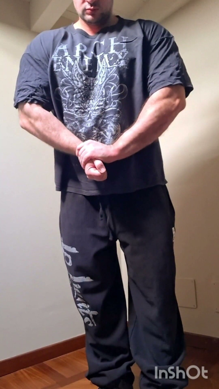 Markwolf: Culturista secreto debajo de la ropa de gimnasio