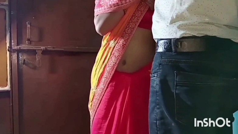 Janvi bhabhi 69: O fată indiană din sat s-a dus să-și întâlnească iubitul pentru...
