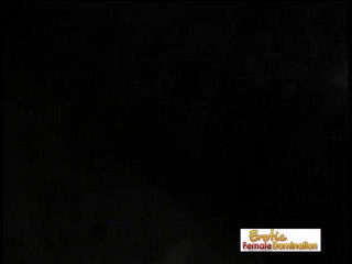 Erotic Female Domination: Sclavi și dominare feminină în culise