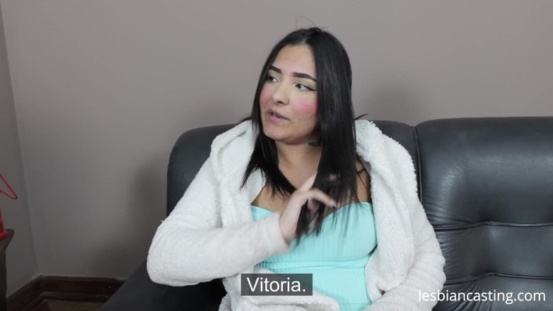 LesbianCasting: Casting lesbien, canapé avec une blonde coquine et une jeune...