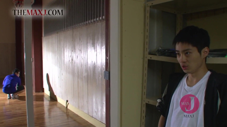 Asian happy ending: Asian babe is submissed to naughty boys and she deepthroats...