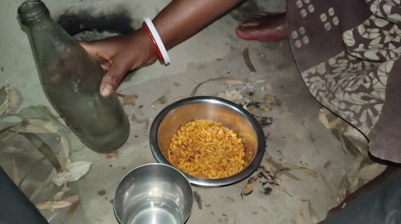 Yousokhona: Drink with a Hot Desi Bhabhi