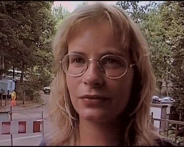 Deutsche XXX Filme: Une blonde allemande montre comment elle joue avec sa chatte