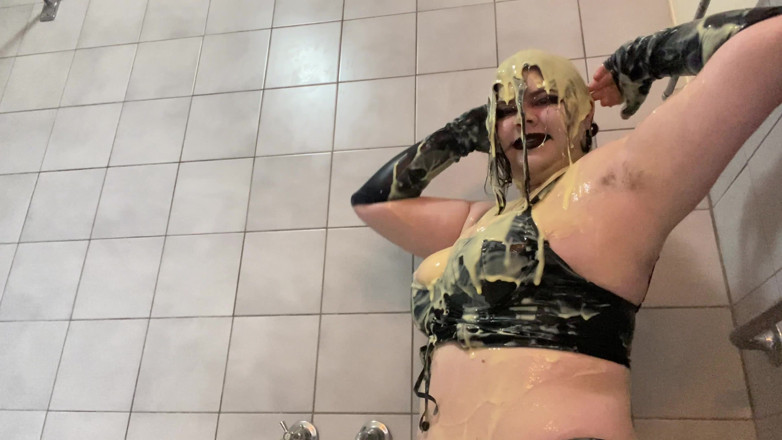 BunnieGoth27: Coberto de creme