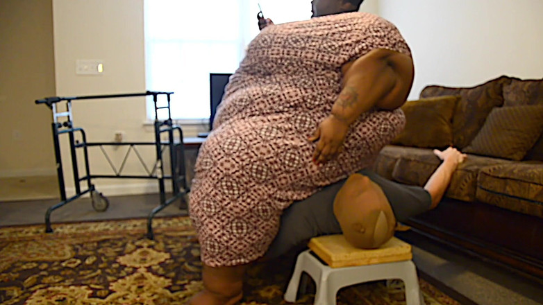 Full Weight Productions: Mz. Fluff feels out the hard board