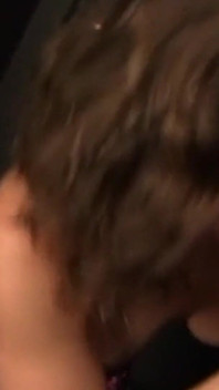 Gucurly Hairのブルネットがグローリーホールの精液で罪を洗い流す