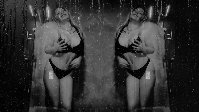Goddess Misha Goldy: Delícia vip molhada!