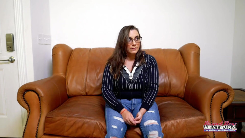 Brand New Amateurs: Enorme enorme geweldige tieten mollige milf wil pornoster worden! Deel 1