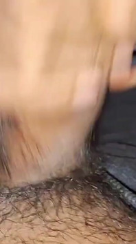 Kakak ipar tetangga lagi asik nyepong kontol