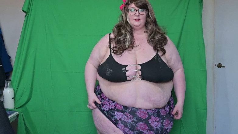 SSBBWLadyBrads: Nsfw 胖脱衣服进入比基尼