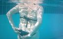 Maria Old: Ateşli nine su altında bikinili amcığını teşhir ediyor