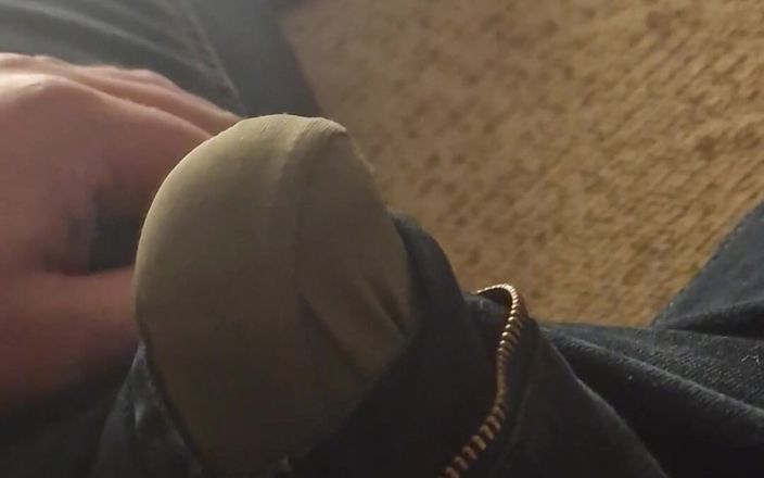 CumShorts: Возбужденная в моих джинсах и сперме