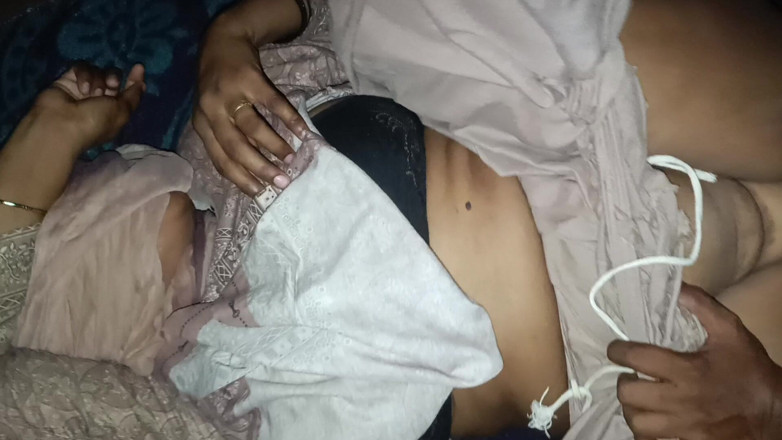 Bhabhi UP: Fratele meu vitreg și-a făcut prieteni.