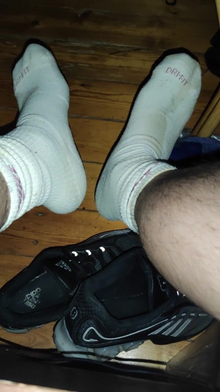 SmokedAlloy2: Sportschuhe Und Weiße Socken Wirken Wie Viagra