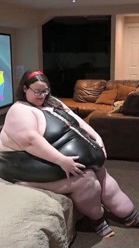 SSBBW sexy fetter schwarzer lederanzug