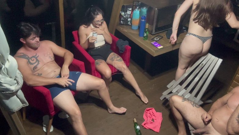 ApoloAngell: 两对情侣玩真心话大冒险