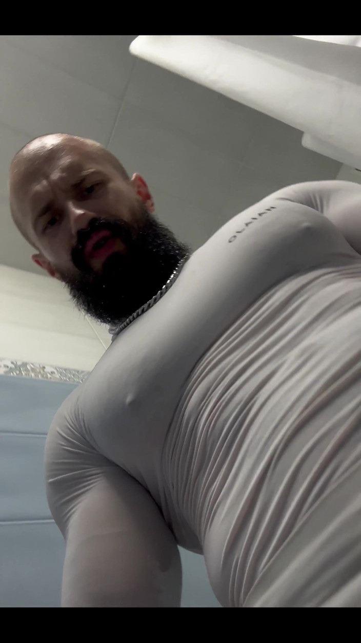 Mister Stone: Kompresyonlar büyük kasların etrafında çok sıkı ve ıslak sıkılıyor