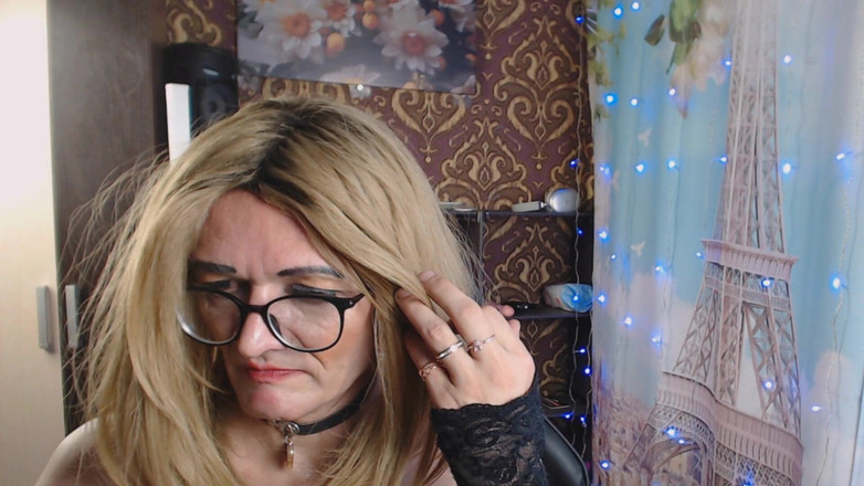 violet_bisex: Eintrag von einer privaten Anzeige. Iris wurde in Privat gekauft....