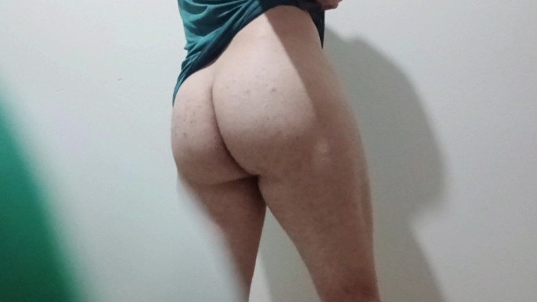 amateurbrazilian: Sexy femboy spadl na internet a ukazuje velký zadek gg