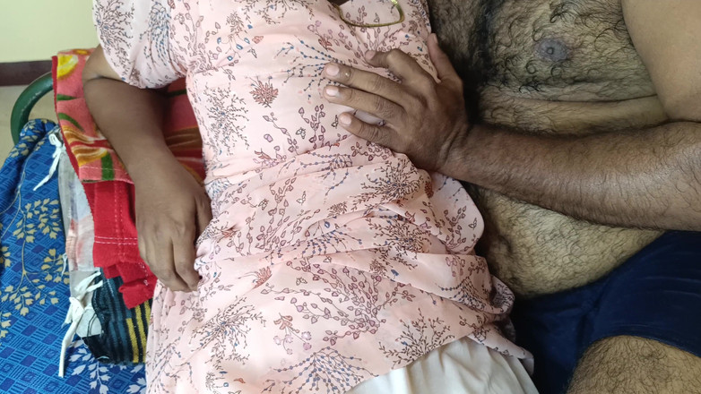 Laxi ammu: विवाहित महिलाओं ने पड़ोसी बैचलर पुरुषों के साथ बिस्तर साझा किया