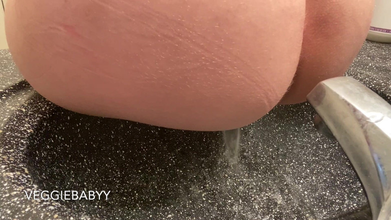 Veggiebabyy: 내 세면대에서 하루 오줌 싸기