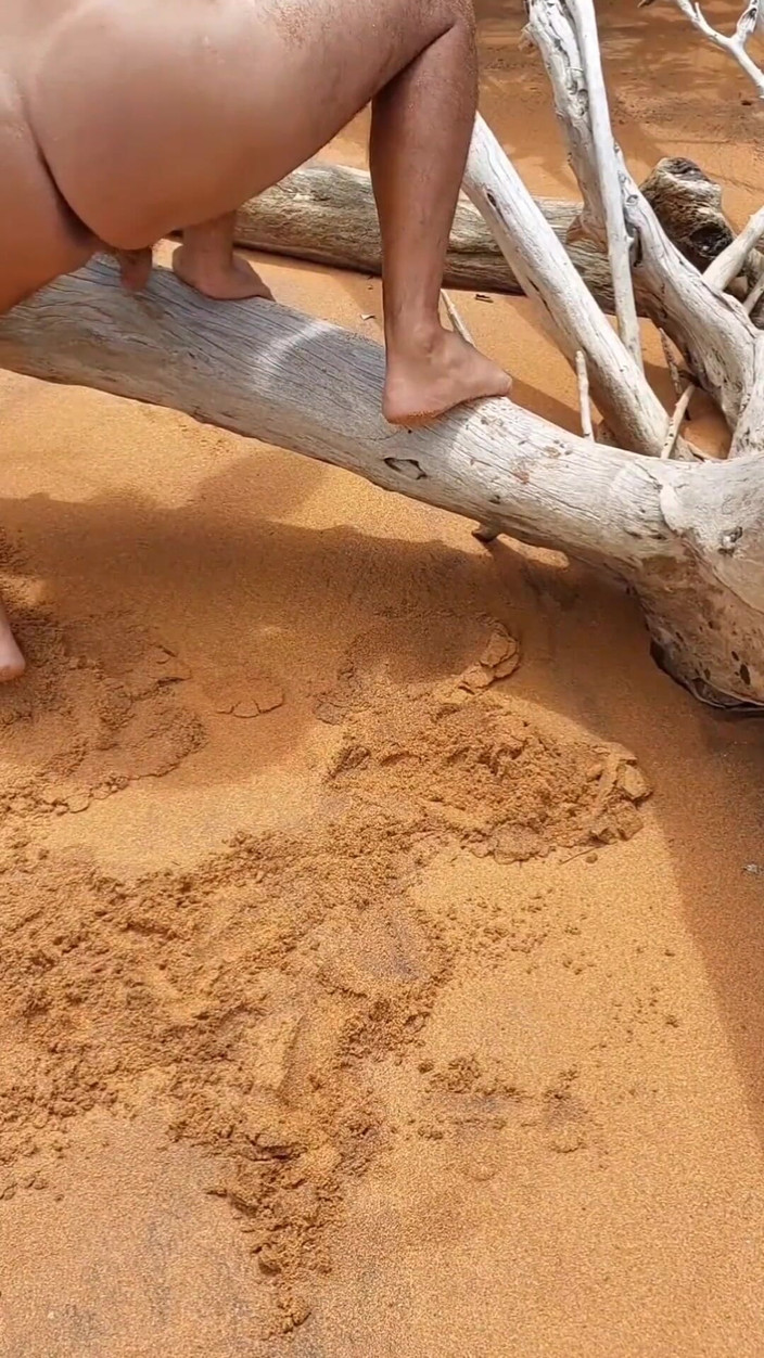 Ladysilvas: Ladysilva pokazując opalony tyłek z bardzo seksowną opaloną linią na...