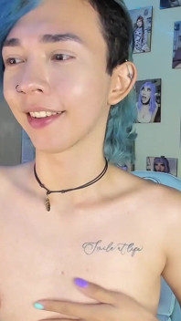 Sissy phục tùng có một cuộc nói chuyện tục tĩu và thay quần áo