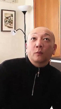 Si matang Asia kurus dengan pepek berbulu dikongkek ayah tiri di casting