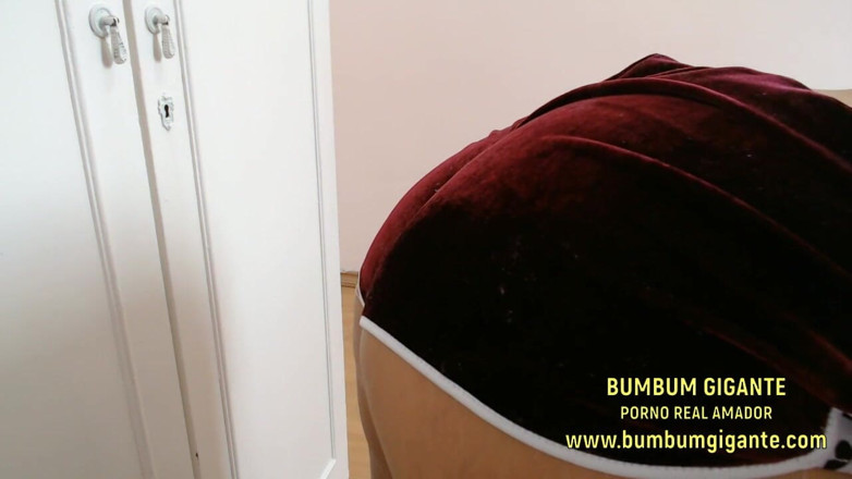 Camargo Hotwife: Taking off my new shorts big natural butt